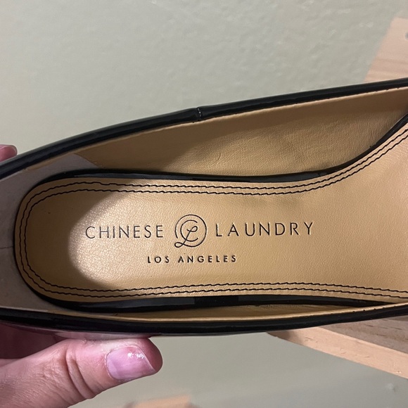 Chinese Laundry Black Patent Platform Pumps 8 - Picture 4 of 8